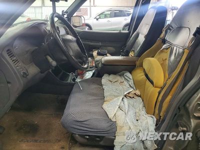Zdjęcie 7 z 13 samochodu: 2000 FORD EXPLORER XLT VIN:1FMZU83P8YUB83652 - miniatura