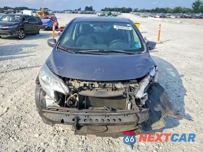 Piąte zdjęcie samochodu w środku: 2016 NISSAN VERSA NOTE SV VIN:3N1CE2CP1GL387922 - miniatura