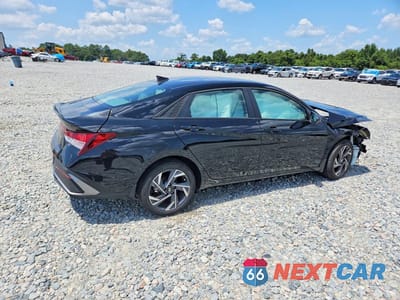 Trzecie zdjęcie samochodu z tyłu: 2025 HYUNDAI ELANTRA SEL SPORT VIN:KMHLM4DG5SU073744 - miniatura