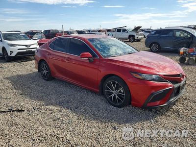 Czwarte zdjęcie samochodu z boku: 2024 TOYOTA CAMRY SE VIN:4T1G11AK5RU258582 - miniatura