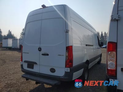 Trzecie zdjęcie samochodu z tyłu: 2019 MERCEDES-BENZ SPRINTER 3500/4500 VIN:WD3PF4CD0KP028372 - miniatura