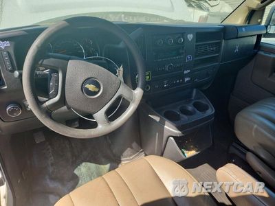 Zdjęcie 8 z 13 samochodu: 2019 CHEVROLET EXPRESS 2500 CARGO DELIVERY VAN VIN:1GCWGAFP9K1347677 - miniatura