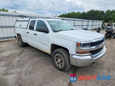 Czwarte zdjęcie samochodu z boku: 2018 CHEVROLET SILVERADO K1500 VIN:1GCVKNEH4JZ326800 - miniatura