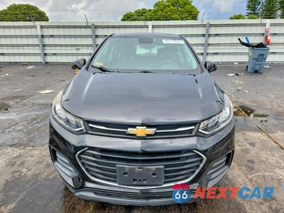 Piąte zdjęcie samochodu w środku: 2018 CHEVROLET TRAX LS VIN:3GNCJNSB3JL210609 - miniatura