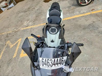 Piąte zdjęcie samochodu w środku: 2022 KAWASAKI EX650 N VIN:ML5EXEN1XNDA74443 - miniatura