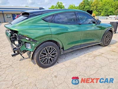 Trzecie zdjęcie samochodu z tyłu: 2024 FORD MUSTANG MACH-E PREMIUM VIN:3FMTK3R46RMA03618 - miniatura