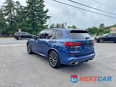 Czwarte zdjęcie samochodu z boku: 2022 BMW X5 XDRIVE45E VIN:5UXTA6C09N9J12211 - miniatura