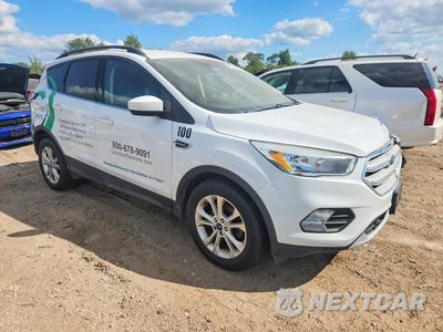 Czwarte zdjęcie samochodu z boku: 2018 FORD ESCAPE SE VIN:1FMCU0GD8JUB37753 - miniatura