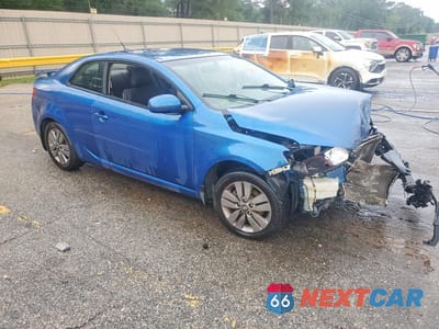 Czwarte zdjęcie samochodu z boku: 2013 KIA FORTE KOUP EX VIN:KNAFU6A22D5736610 - miniatura