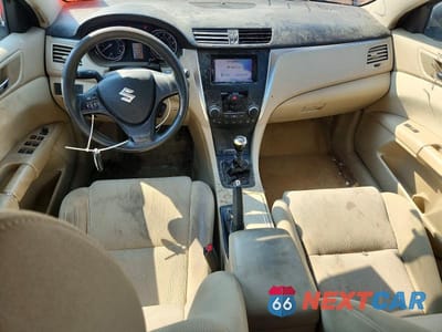 Zdjęcie 8 z 12 samochodu: 2012 SUZUKI KIZASHI S VIN:JS2RE9A16C6100082 - miniatura