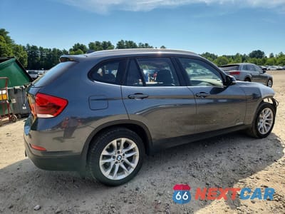 Trzecie zdjęcie samochodu z tyłu: 2015 BMW X1 XDRIVE28I VIN:WBAVL1C54FVY39183 - miniatura