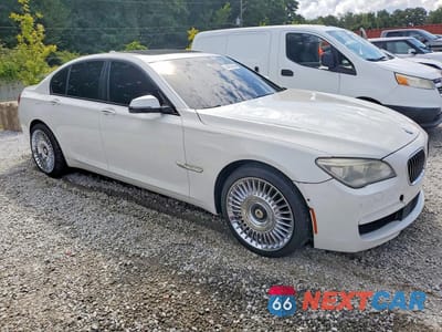 Czwarte zdjęcie samochodu z boku: 2015 BMW 750 I VIN:WBAYA8C57FD825375 - miniatura