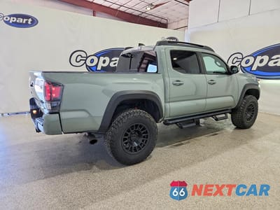 Trzecie zdjęcie samochodu z tyłu: 2021 TOYOTA TACOMA TRD PRO VIN:5TFCZ5AN4MX245083 - miniatura