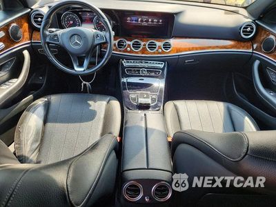 Zdjęcie 8 z 12 samochodu: 2017 MERCEDES-BENZ E 300 4MATIC VIN:WDDZF4KB1HA085924 - miniatura