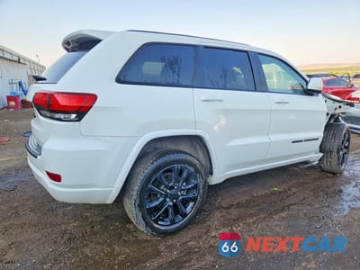 Trzecie zdjęcie samochodu z tyłu: 2021 JEEP GRAND CHEROKEE LAREDO VIN:1C4RJEAG9MC517251 - miniatura