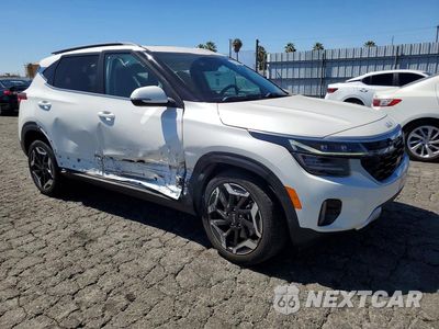 Czwarte zdjęcie samochodu z boku: 2024 KIA SELTOS SX VIN:KNDETCA79R7631618 - miniatura