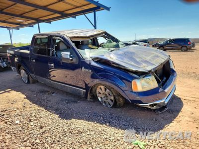 Czwarte zdjęcie samochodu z boku: 2007 LINCOLN MARK LT VIN:5LTPW16577FJ00963 - miniatura