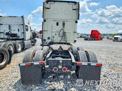 Zdjęcie 6 z 14 samochodu: 2013 FREIGHTLINER CASCADIA SEMI TRUCK VIN:1FUJGLBG7DLFH6143 - miniatura
