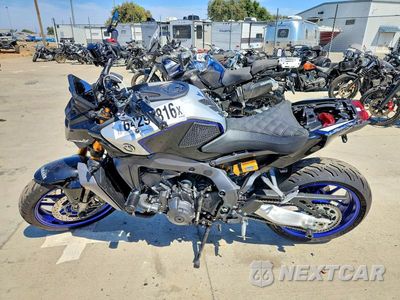 Trzecie zdjęcie samochodu z tyłu: 2025 YAMAHA MT09 SP VIN:JYARN95Y6SA000413 - miniatura