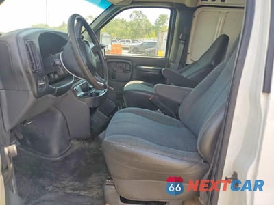 Zdjęcie 7 z 13 samochodu: 2001 GMC SAVANA G3500 VIN:1GTHG39R611100875 - miniatura