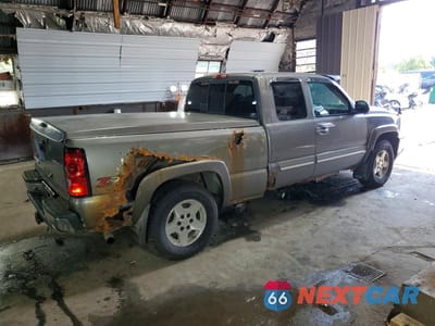Trzecie zdjęcie samochodu z tyłu: 2006 CHEVROLET SILVERADO K1500 VIN:2GCEK19B361242014 - miniatura