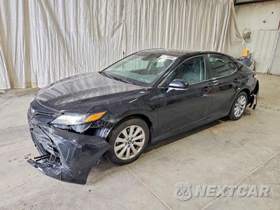 2018 TOYOTA CAMRY LE 4T1B11HK2JU080196 - główne zdjęcie licytacji z USA - miniatura