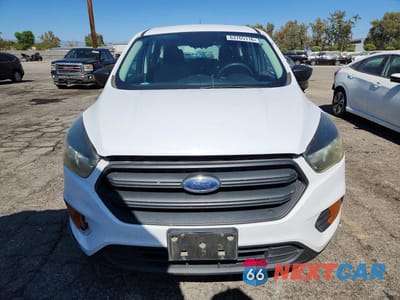 Piąte zdjęcie samochodu w środku: 2018 FORD ESCAPE S VIN:1FMCU0F7XJUA36516 - miniatura