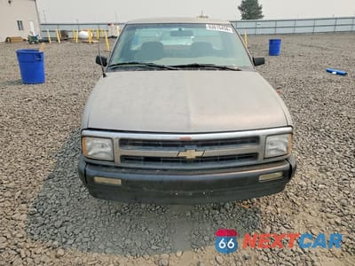 Piąte zdjęcie samochodu w środku: 2001 CHEVROLET S TRUCK S10 VIN:1GCCS14591K115480 - miniatura