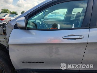 Zdjęcie 7 z 13 samochodu: 2018 JEEP CHEROKEE VIN:1C4PJMCX3JD608200 - miniatura