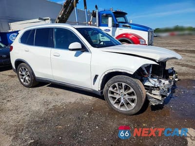 Czwarte zdjęcie samochodu z boku: 2020 BMW X5 XDRIVE40I VIN:5UXCR6C01L9B50136 - miniatura