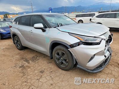 Czwarte zdjęcie samochodu z boku: 2021 TOYOTA HIGHLANDER LE VIN:5TDBZRBH2MS120407 - miniatura