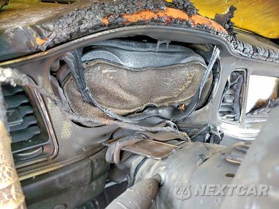 Zdjęcie 9 z 11 samochodu: 2016 DODGE CHALLENGER SRT HELLCAT VIN:2C3CDZC94GH236208 - miniatura