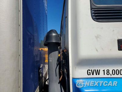 Zdjęcie 11 z 13 samochodu: 2007 GMC T-SERIES BOX TRUCK VIN:1GDJ7F1B07F421397 - miniatura