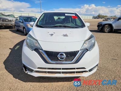 Piąte zdjęcie samochodu w środku: 2018 NISSAN VERSA NOTE S VIN:3N1CE2CP9JL354996 - miniatura