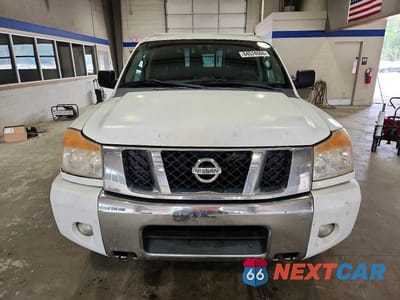Piąte zdjęcie samochodu w środku: 2013 NISSAN TITAN S VIN:1N6AA0EJ2DN303323 - miniatura