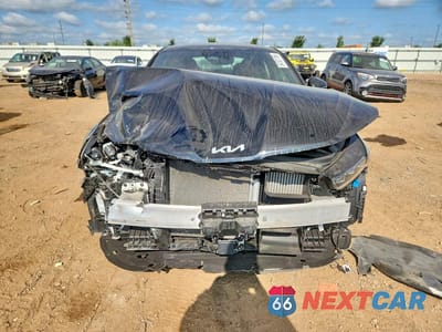 Piąte zdjęcie samochodu w środku: 2024 KIA K5 GT LINE VIN:5XXG64J20RG250032 - miniatura