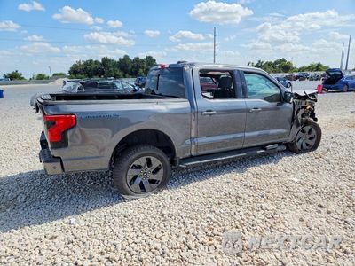 Trzecie zdjęcie samochodu z tyłu: 2022 FORD F150 LIGHTNING PRO VIN:1FTVW1EL2NWG05493 - miniatura