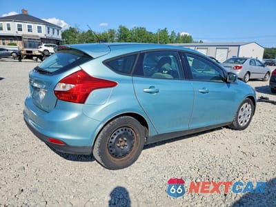Trzecie zdjęcie samochodu z tyłu: 2012 FORD FOCUS SE VIN:1FAHP3K2XCL351585 - miniatura