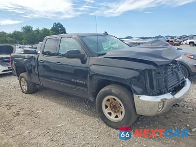 Czwarte zdjęcie samochodu z boku: 2018 CHEVROLET SILVERADO K1500 LT VIN:1GCVKREH2JZ301367 - miniatura