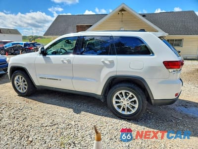 Drugie zdjęcie samochodu z przodu: 2022 JEEP GRAND CHEROKEE LAREDO E VIN:1C4RJFAG5NC117033 - miniatura