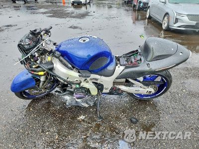 Trzecie zdjęcie samochodu z tyłu: 2002 SUZUKI GSX1300 R VIN:JS1GW71A022102705 - miniatura
