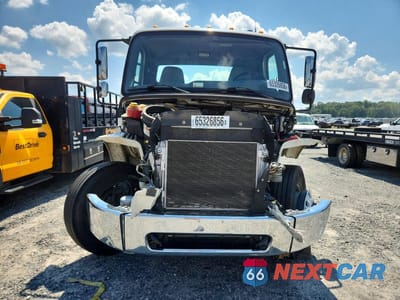 Piąte zdjęcie samochodu w środku: 2020 FREIGHTLINER BUSINESS CLASS M2 SEMI TRUCK VIN:1FUBCYFE6LHLJ3019 - miniatura