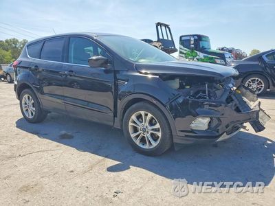 Czwarte zdjęcie samochodu z boku: 2019 FORD ESCAPE SE VIN:1FMCU9GD2KUA00250 - miniatura
