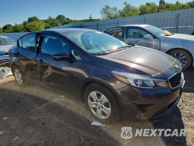 Czwarte zdjęcie samochodu z boku: 2018 KIA FORTE LX VIN:3KPFL4A72JE227610 - miniatura
