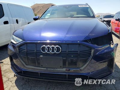 Piąte zdjęcie samochodu w środku: 2021 AUDI E-TRON PREMIUM VIN:WA1AAAGE9MB021930 - miniatura