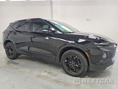Czwarte zdjęcie samochodu z boku: 2022 CHEVROLET BLAZER 2LT VIN:3GNKBHR47NS232318 - miniatura