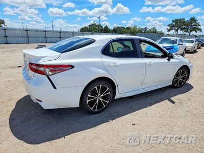 Trzecie zdjęcie samochodu z tyłu: 2018 TOYOTA CAMRY VIN:JTNB11HK3J3009322 - miniatura