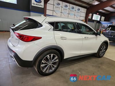 Trzecie zdjęcie samochodu z tyłu: 2017 INFINITI QX30 PREMIUM VIN:SJKCH5CR3HA025992 - miniatura