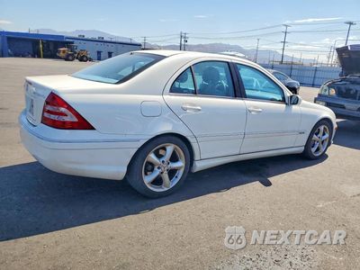 Trzecie zdjęcie samochodu z tyłu: 2005 MERCEDES-BENZ C 230K SPORT SEDAN VIN:WDBRF40J55A707956 - miniatura