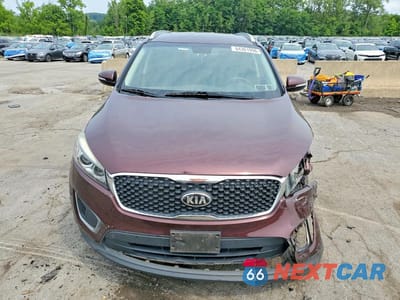 Piąte zdjęcie samochodu w środku: 2017 KIA SORENTO LX V6 VIN:5XYPGDA59HG202093 - miniatura